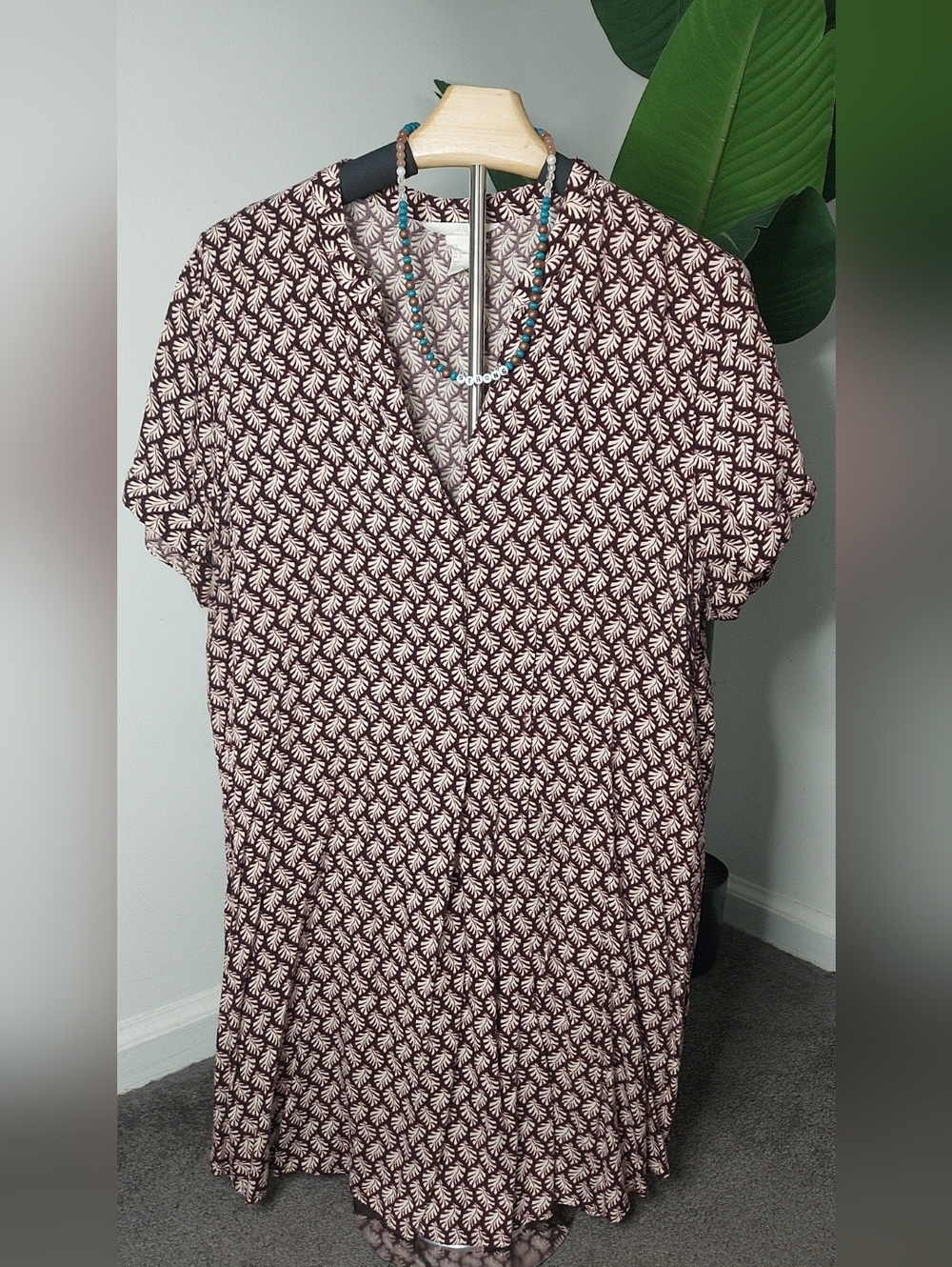 H&M Burgundy and Ivory Short Sleeve V-Neck Tunic